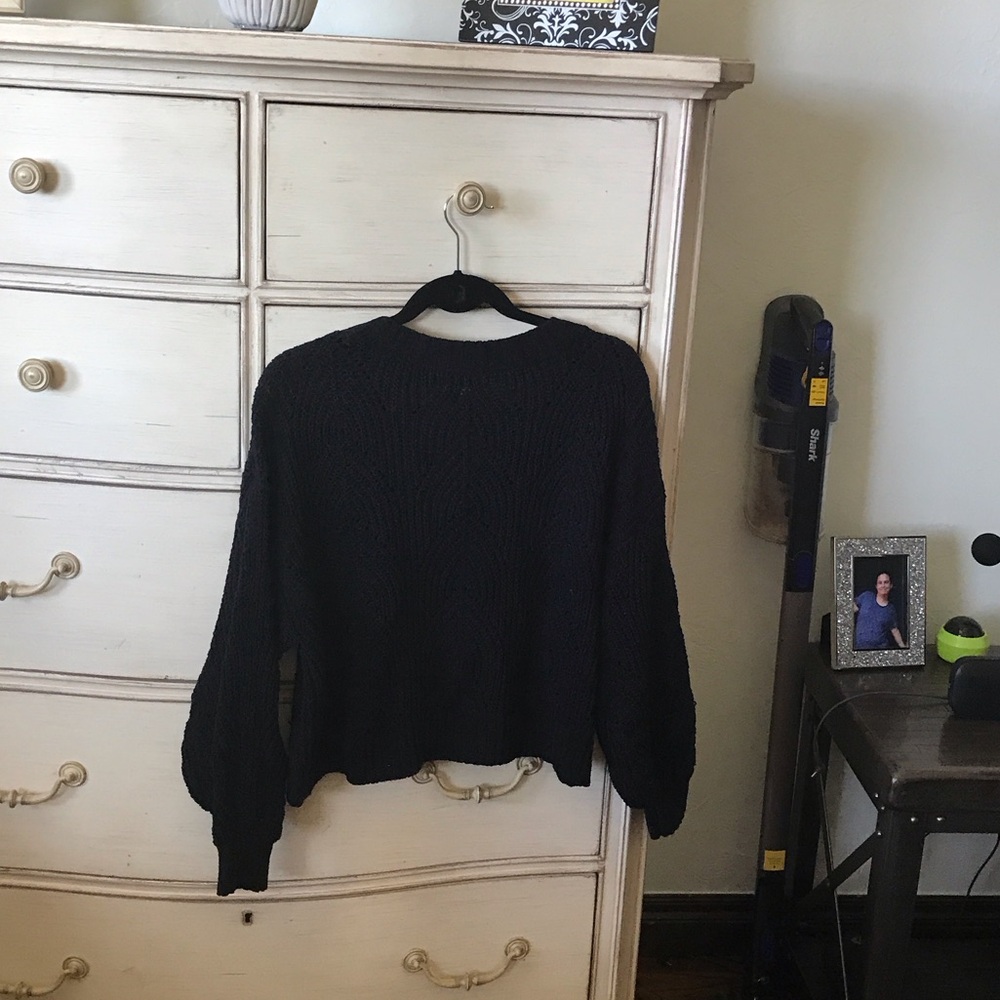 American Eagle Outfitters Black V-Neck Sweater - Picture 3 of 3